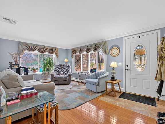 5th image of 110 Laurel Hill Road