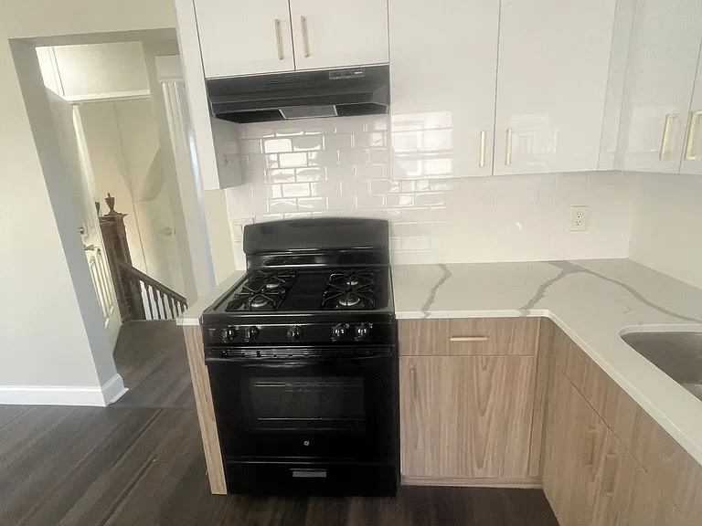 80 Ridge St #3 — Photo 4