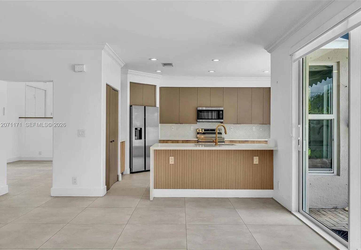 4 bed, 3.0 bath, 3200 sqft, $8,750 — Photo 2