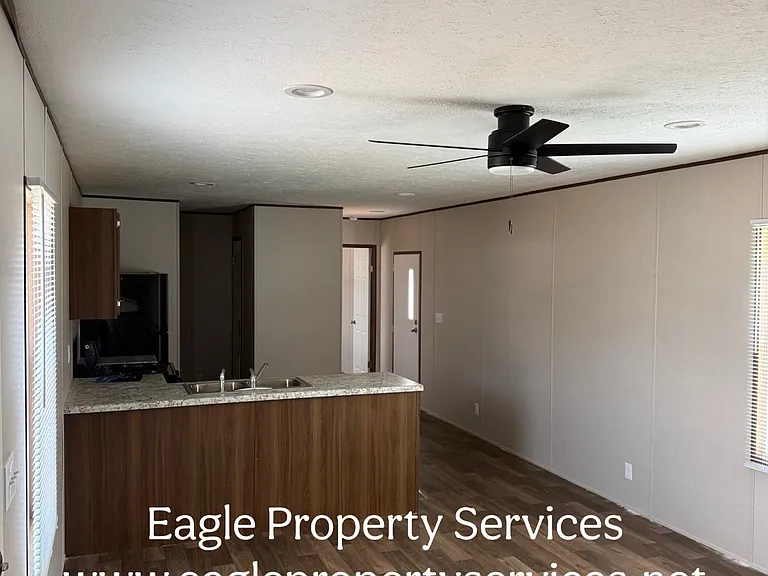 140 Springfield Dr — Photo 3