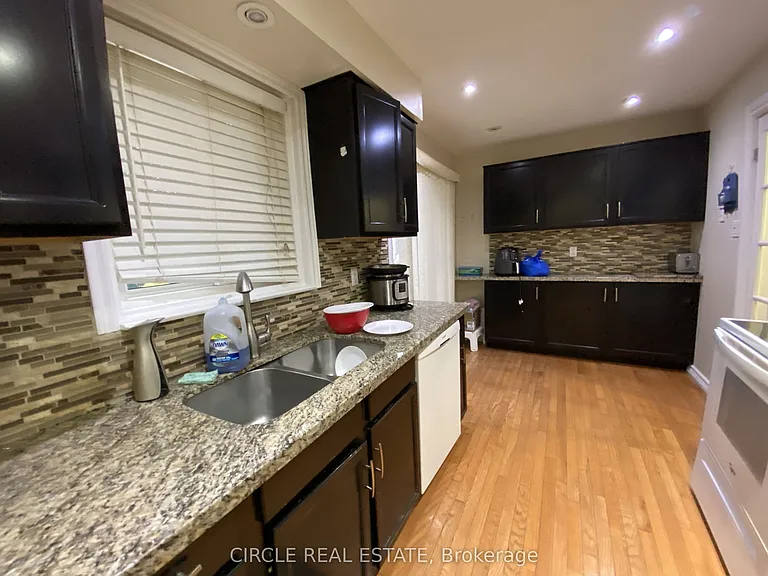 35 Fanshawe Dr — Photo 6
