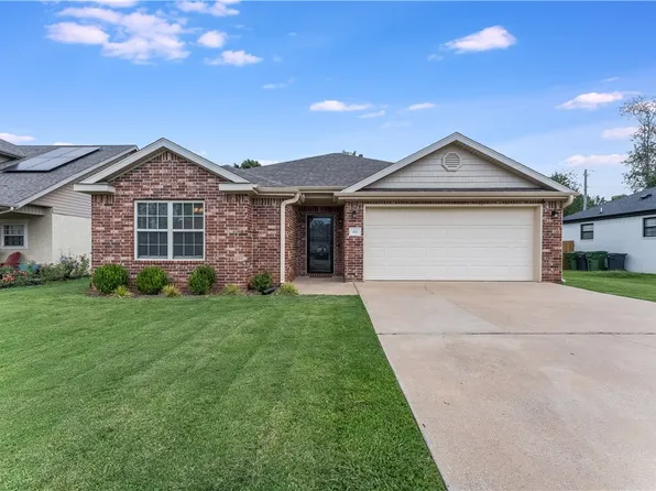 1831 S C St, Rogers, AR 72756