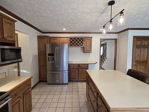 4th image of 1611 Barton Dr