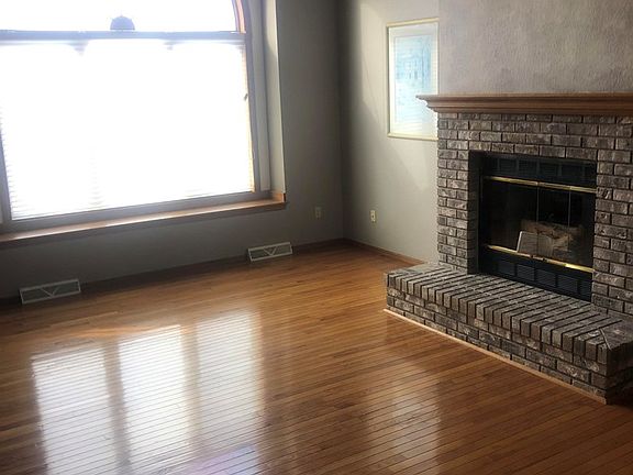 Living room / empty