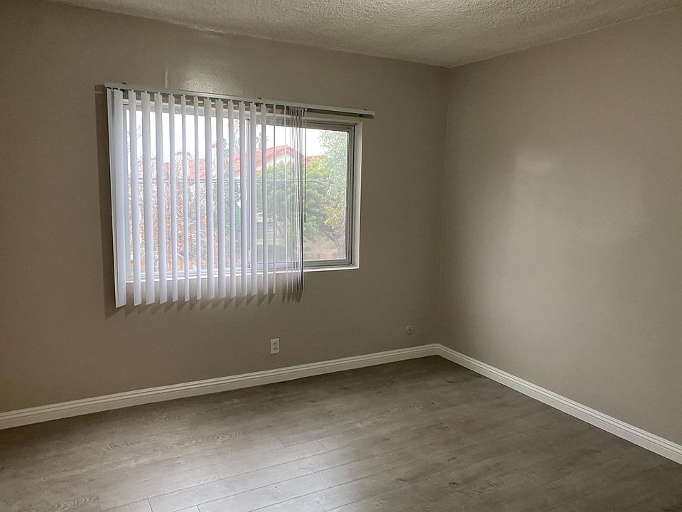 2nd image of 225 Palmetto Dr APT 9