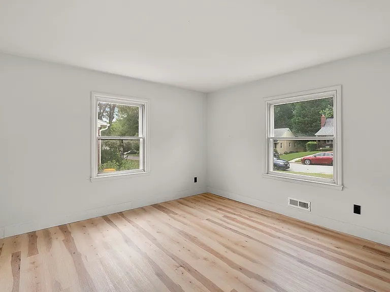 577 Brook Rd — Photo 18