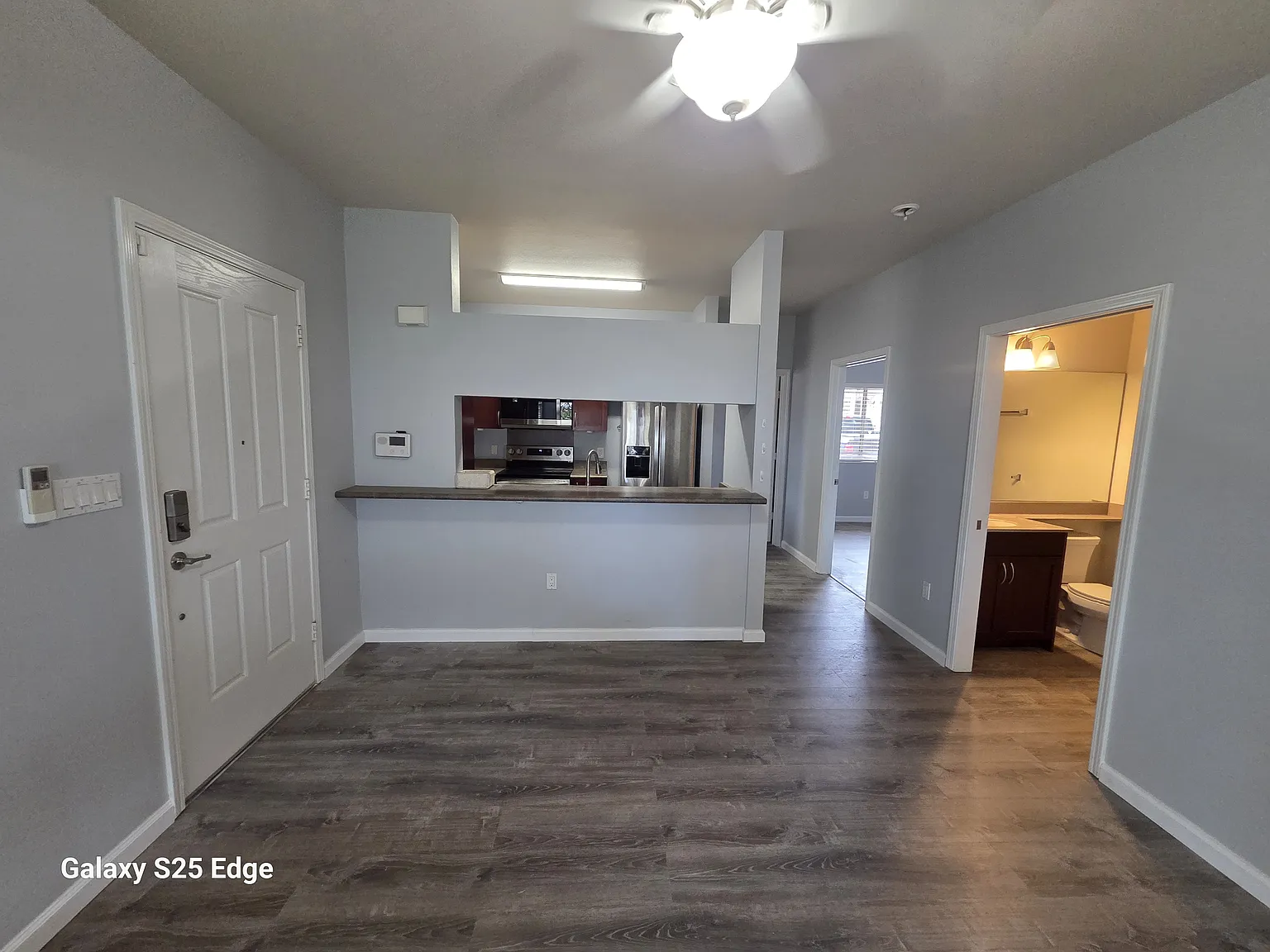 3 bed, 953 sqft, $3,400 — Photo 2