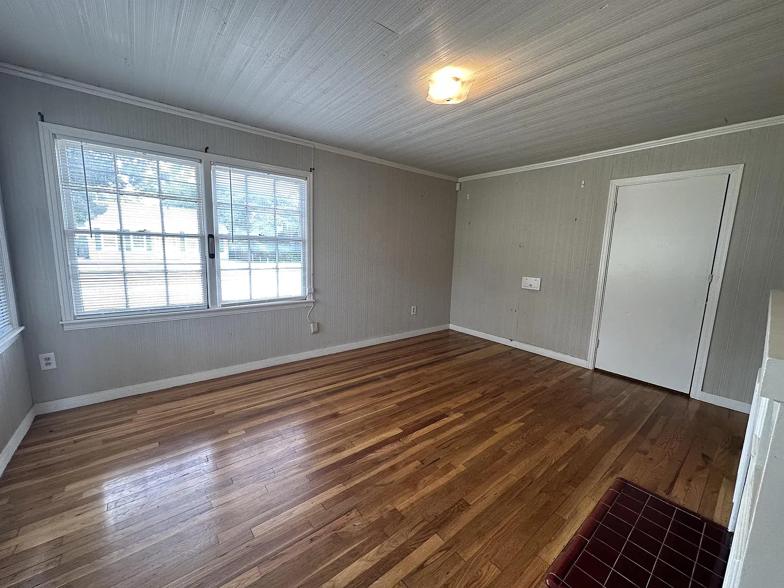 2505 22nd Street - B — Photo 2