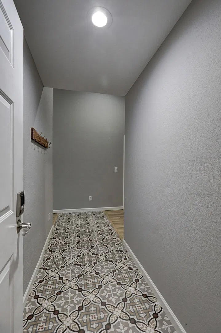 Spacious 2bd + DEN, 1.75ba Condo available in the heart of Issaquah! — Photo 3
