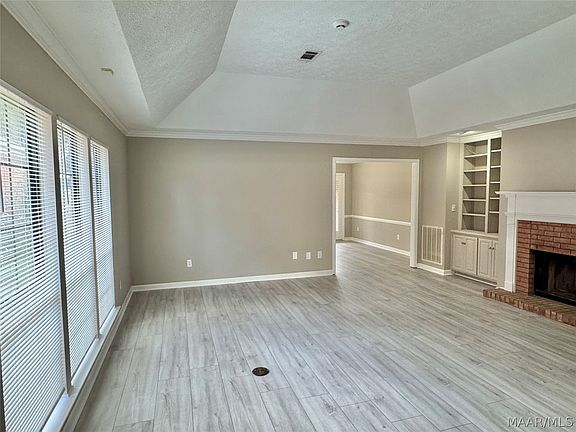 5th image of 1620 Queen Elizabeth Ct