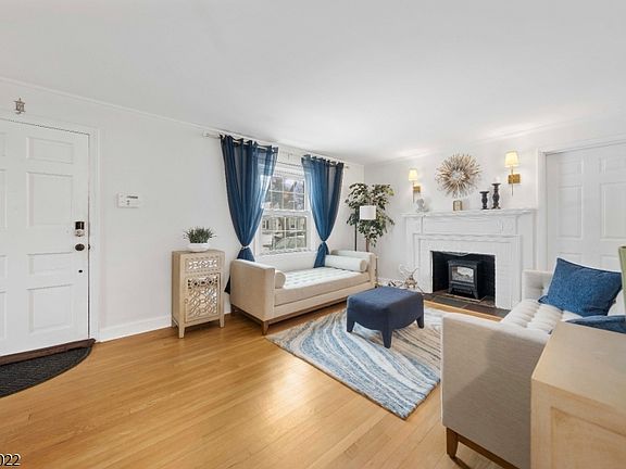 3rd image of 1801 Quaker Way