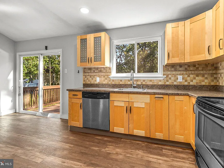 309 California Trl — Photo 10