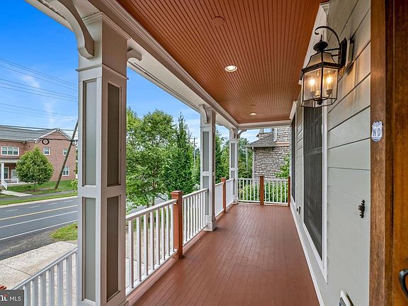 4th image of 1608 Great Falls St