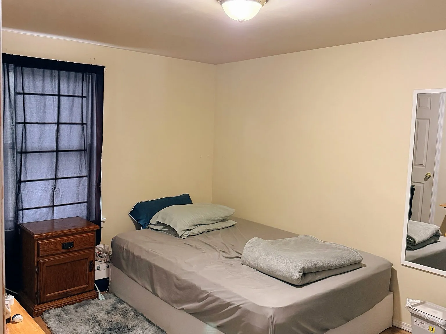 3 bed, 1300 sqft, $700 — Photo 3