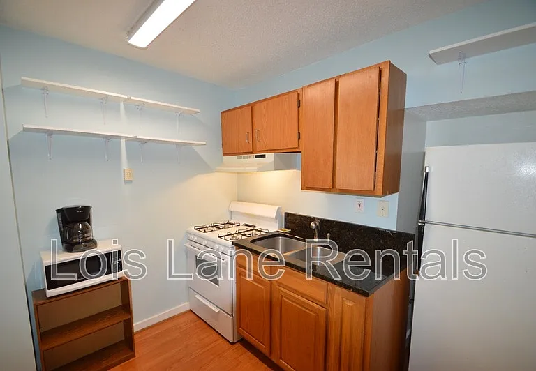 51 Charlotte St #B — Photo 3