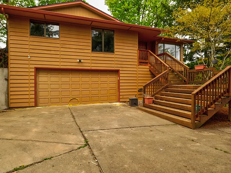 Windemere Dr NW — Photo 2