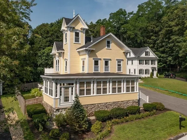 20 Maple St, Amesbury, MA 01913