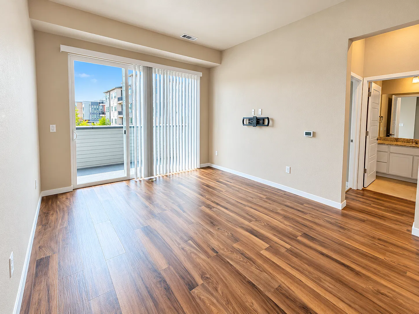 2 bed, 2.0 bath, 1118 sqft, $2,000 — Photo 4