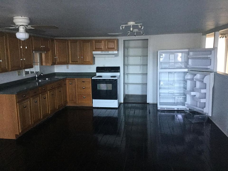 2nd image of 2116 Strand St APT 208