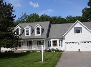 2 Fawn Dr, Gales Ferry, CT 06335