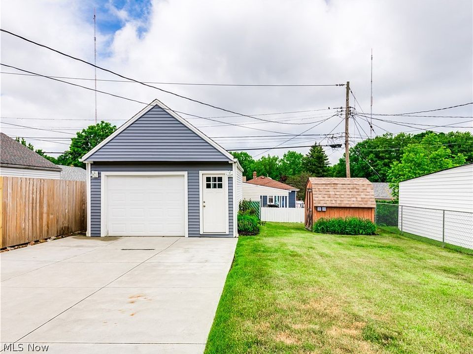2414 Stanfield Dr, Parma, OH 44134 Zillow