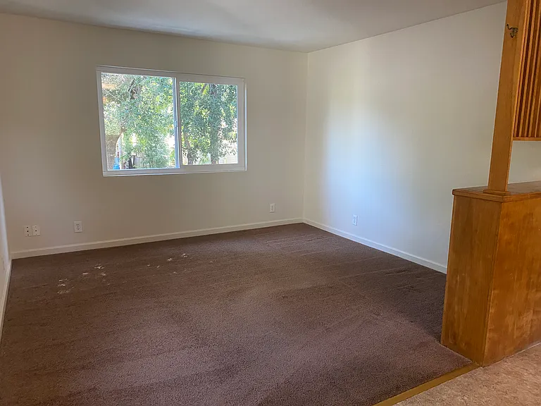 18044 Comstock Ave — Photo 4
