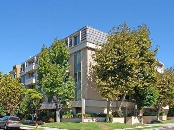 2nd image of 3344 Castle Heights Ave #103