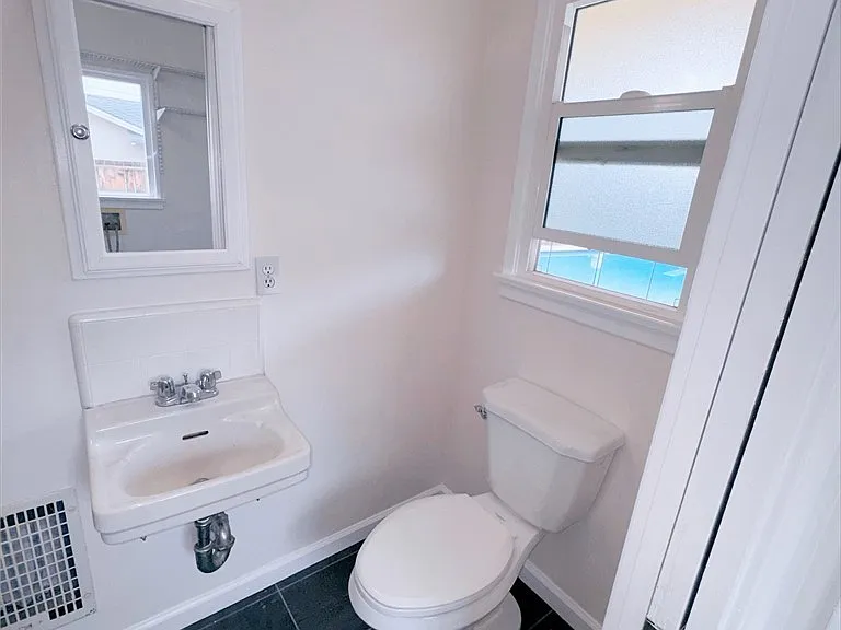 836 E Whitcomb Ave — Photo 20
