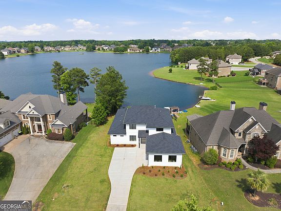 3rd image of 2453 Lake Erma Dr