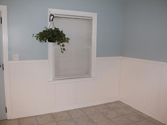 12.5 x 16' Kitchen - Table Area