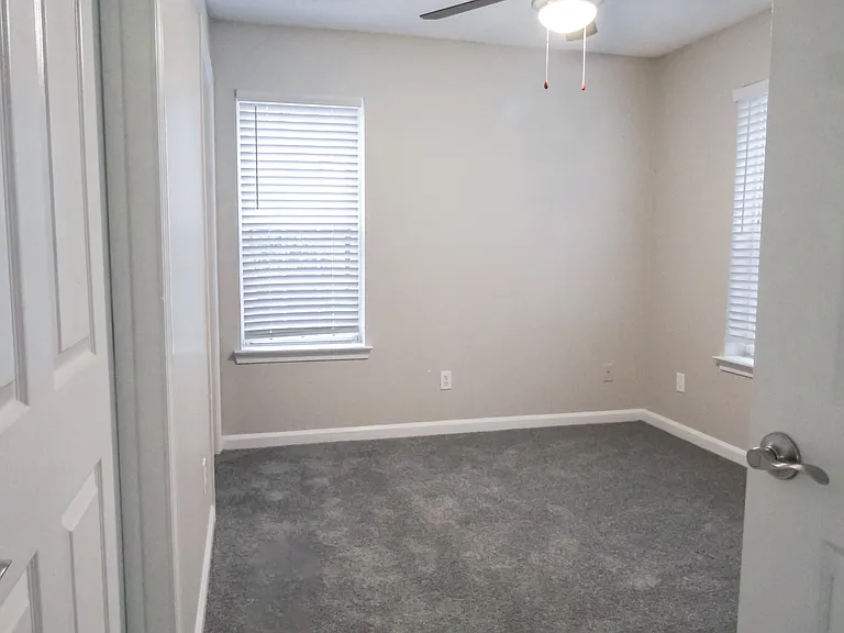 Mountainside Manor — Photo 10