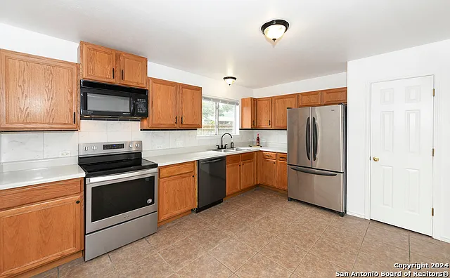 783 Clearview Dr — Photo 1