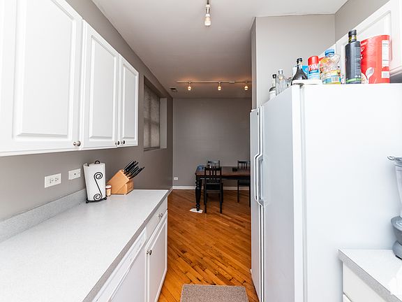 4th image of 2849 N Southport Ave APT B