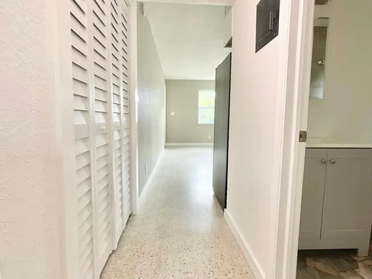 1023 N Tamarind Ave — Photo 1