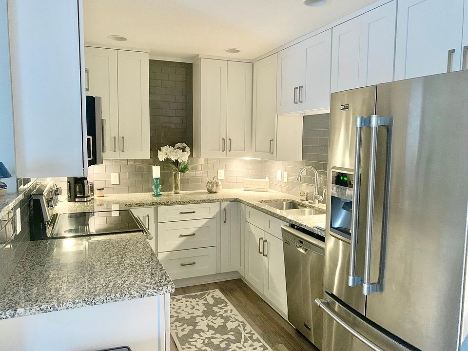 1st image of 215 Barry Ave S APT 201