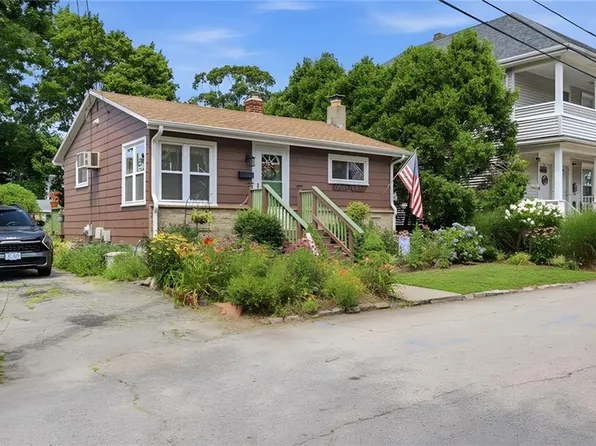 19 Peace St, Warwick, RI 02888