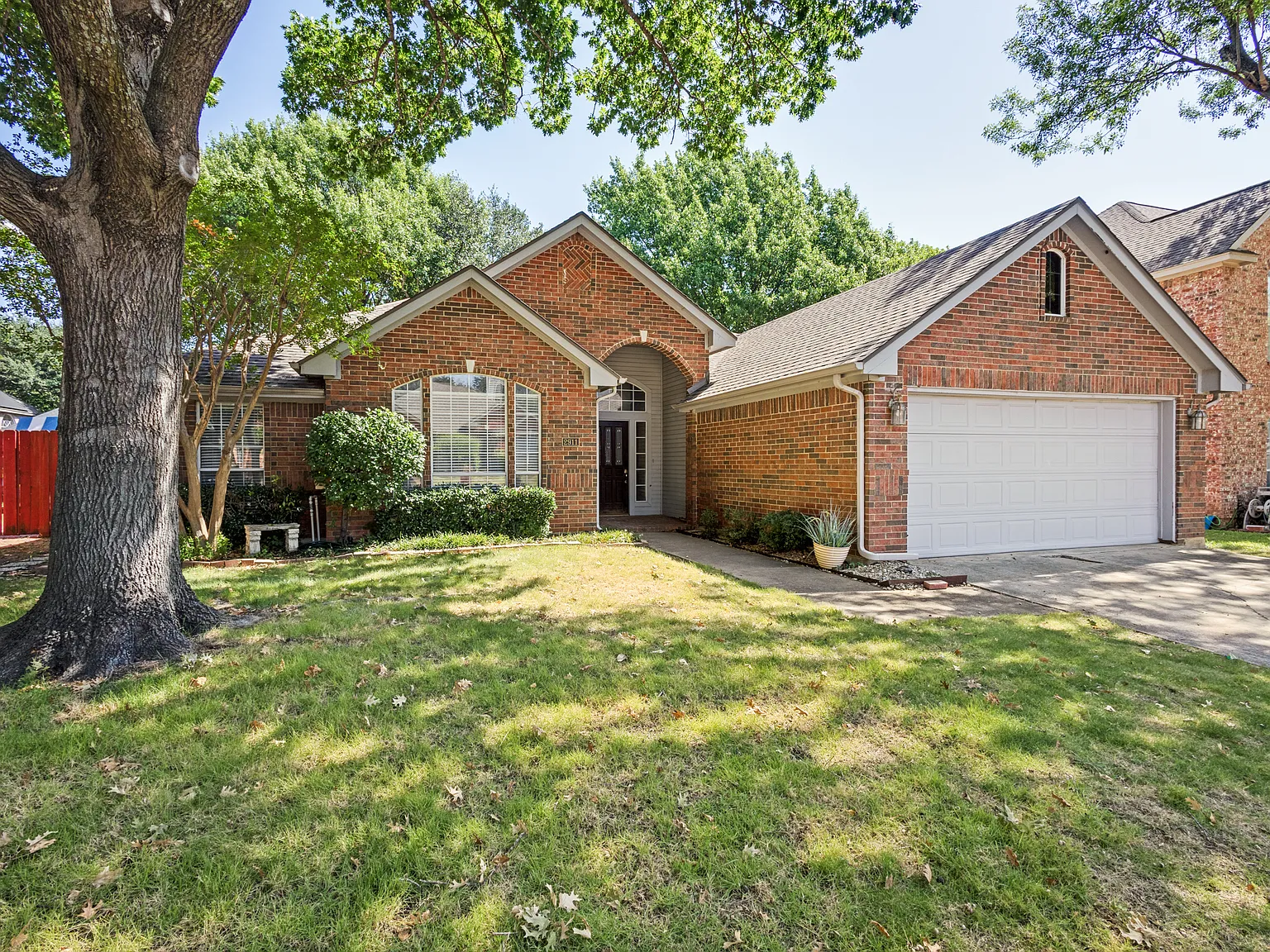 4 bed, 2311 sqft, $2,950 — Photo 2