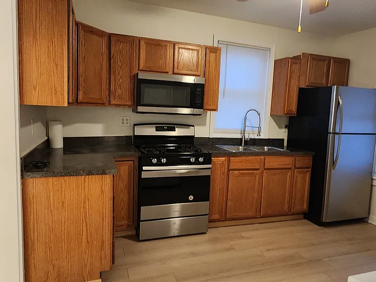 2525 W Lyndale St #1F — Photo 1