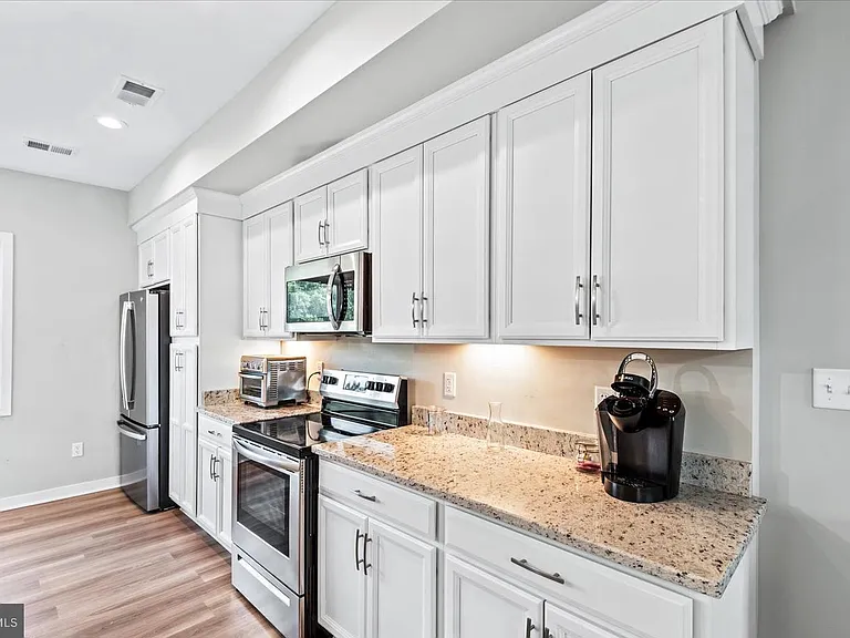 221 Wilder Ave — Photo 7