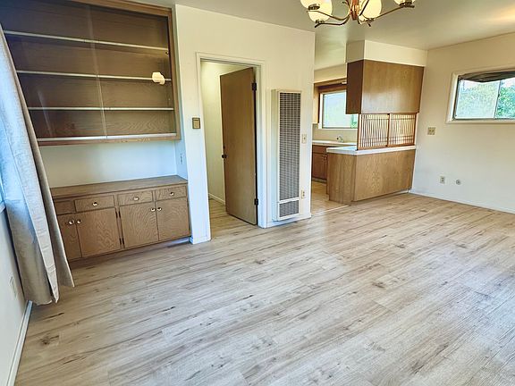 2nd image of 606 N Juanita Ave