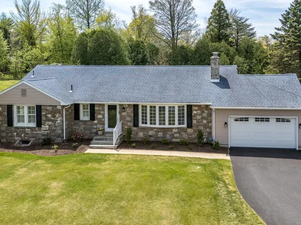 402 Cowpath Rd, Lansdale, PA 19446