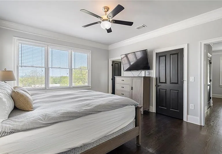 631 Boulevard NE — Photo 38
