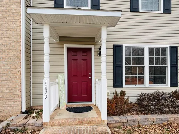 109 13th St #D, Grottoes, VA 24441