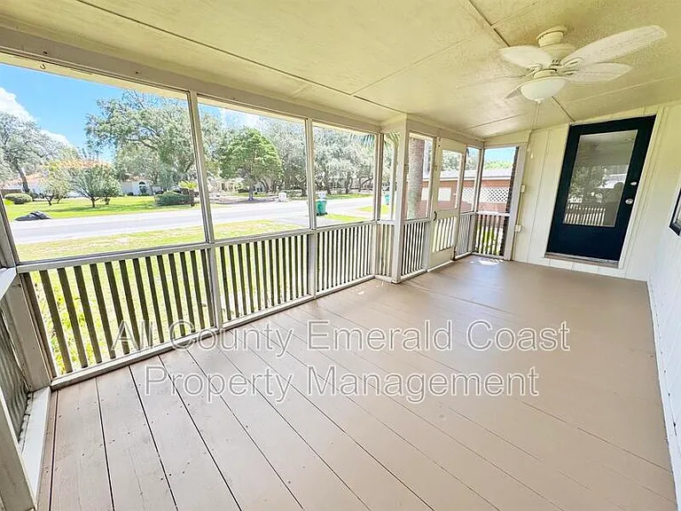 733 Beach Dr — Photo 7
