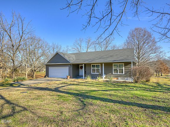 4th image of 450 Elmwood Ln