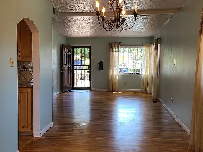 1037 Indiana St SE — Photo 19