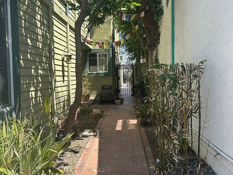 220 21st St — Photo 6