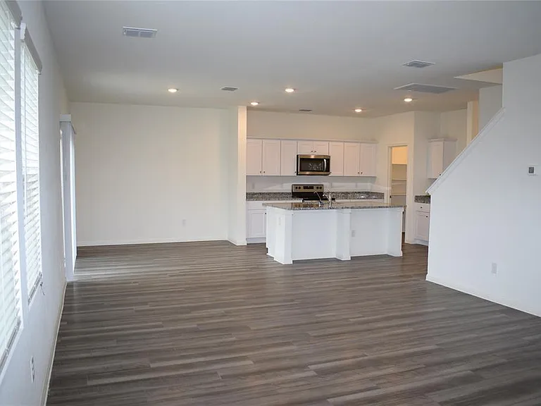 431 Robins Nest Ln — Photo 4