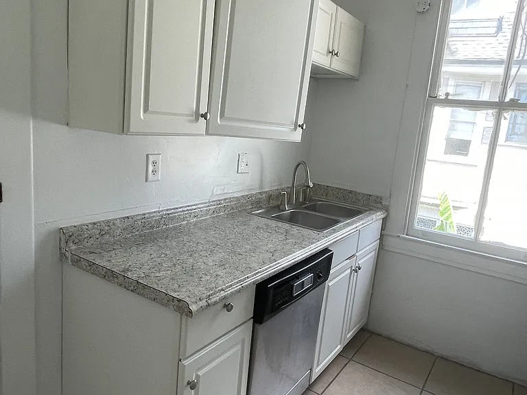 4620 Saint Charles Ave — Photo 7