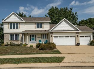 1229 Lone Pine Dr SW, Rochester, MN 55902